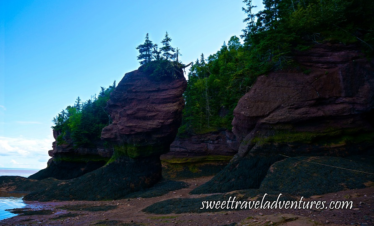 tidal phenomenon at Cape Enrage in Fundy Bay